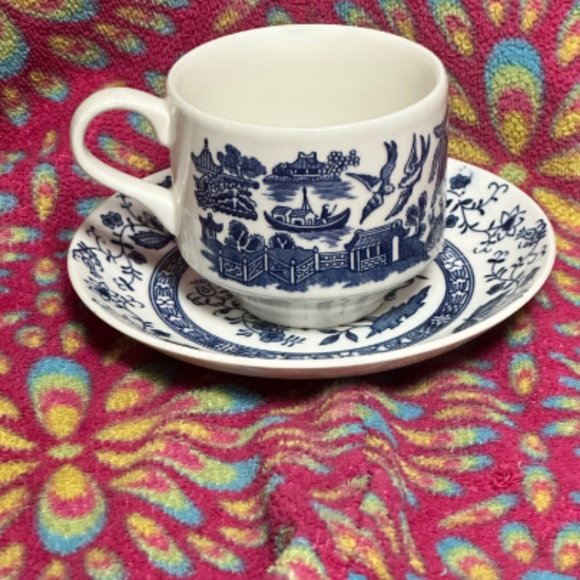 Vintage Churchill Blue Willow Tea Cup and Saucer from England - Picture 1 of 8